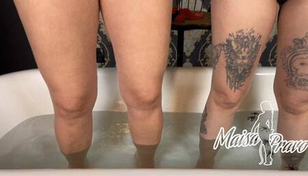 Balloons Fetish Double Vampy Queens in Halloween