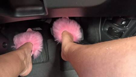 I press the pedals Honda in pink high heels