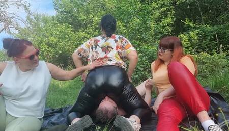 Mountain retreat part 8 - Triple facesitting in the grass 4K