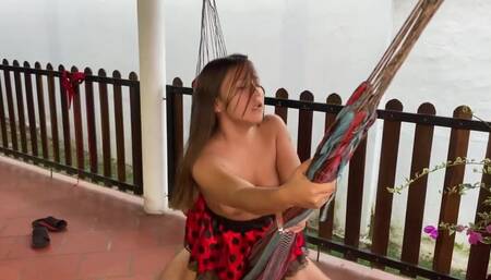 We Go Sneaking to Fuck in a Hammock Until I Ejaculate