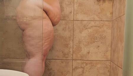 SSBBW Takes a Thorough Shower