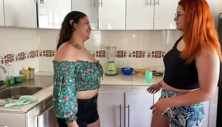 While My Stepdaughter Was Cooking She Was Morbid and Touched Her to the Point of Catching Us and Making Her Come in a Squirt