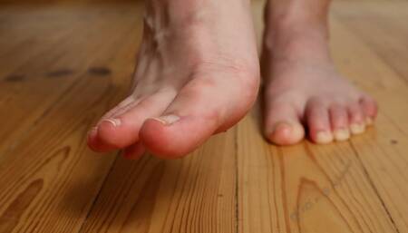 Showing my toenails (1080P-FullHD )