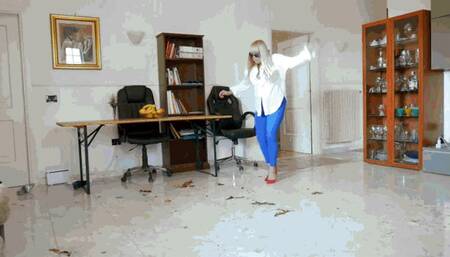 In the room with bananas WMV (1920x1080) FHD