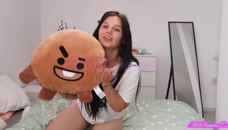 Stinky farts in the pillow -