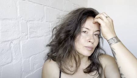 beautiful brunette movv