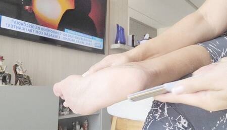 Learn how a Queen takes care of her feet