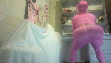 Girl with Biggest ASS in the world working out and lifting weights, in tight yoga pants from prison