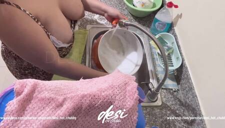 Indian Desi Bhabhi Was Working in the Kitchen Washing Dishes and Showing Her Big Boobs