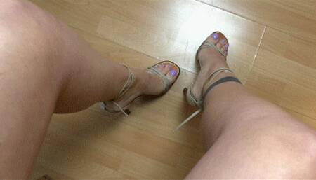 SexyHighHeelsToesArches (MP4)