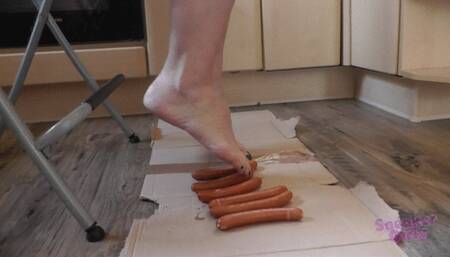 Sneaker-Girl Akira - Sausages Crush