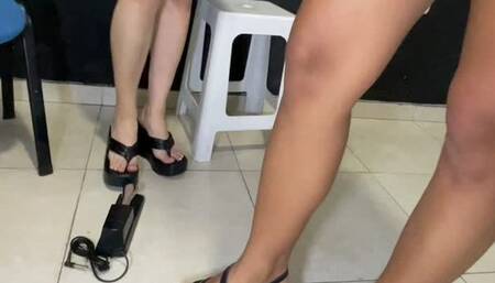 The girls prepare a very special personalized video with piano pales (Dalilah - Jarlyn )