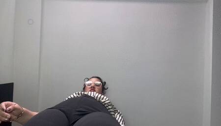 360P Giantess bussinesswoman like punish small tiny employee