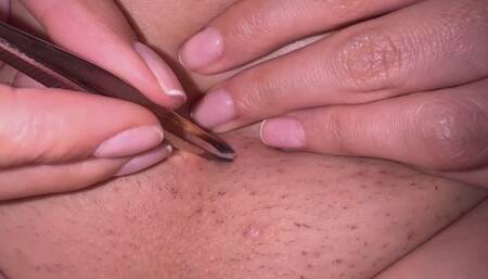 ME QUITO LOS PELOS DE MI VAGINA CON UN DEPILADOR