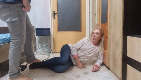 foot sitting neck massage