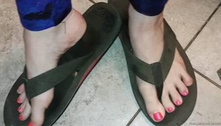 Showing Off My Dirty Feet in Mens Flip Flops HD