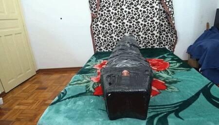 PUTTING A SLAVE IN A SMOTHERBOX AND RELEASING ALL THE ROTTEN GASES IN THE IMBECIAL'S FACE PART 1 BY SARA ROSA AND DANIEL SANTIAGO CAM BY ALINE FULL HD