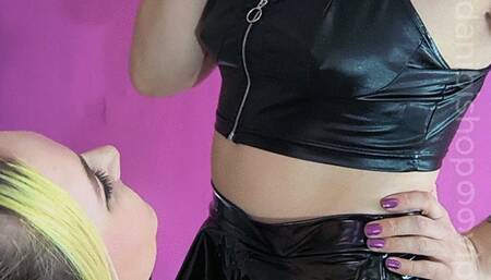 Sucking girldick before the rave!!