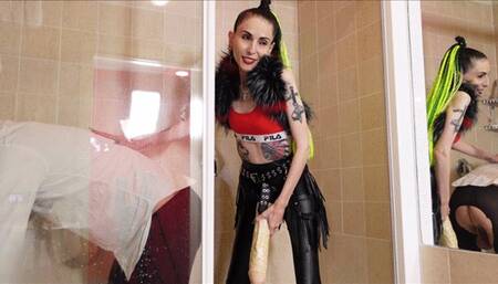 Red Manga Room - Pegging in The Tub (Italian Language)