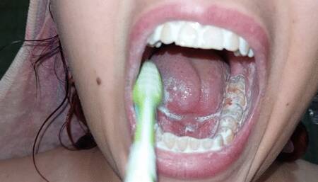 BRUSHING MY TEETH MOUTH EXPLORATION