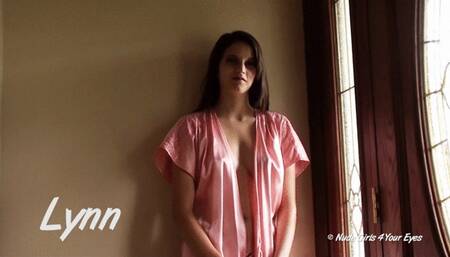 Lynn 11 Minute Nude Display & Shower Tease