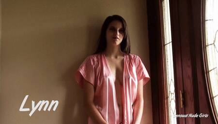 Lynn 11 Minute Nude Display & Shower Tease
