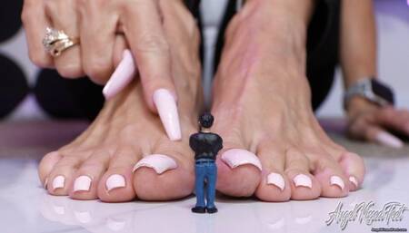 Under Stinky Giantess Feet (MP4-HD 720p)