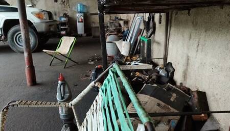 Angelin pumping corsa pedals in high heels (1)