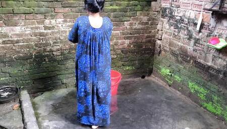 I Grabbed My Aunty While She Was Taking Bath and Started Fucking Her