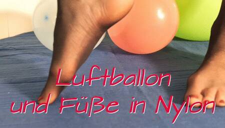 Balloons and nylon feet - Luftballons und Füße in Nylon