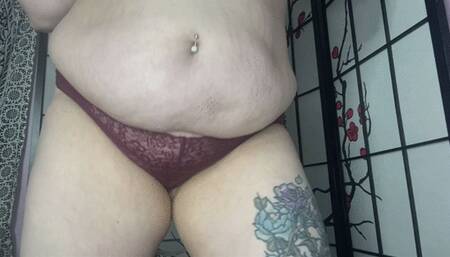 BBW jiggles all of her fat in slow motion