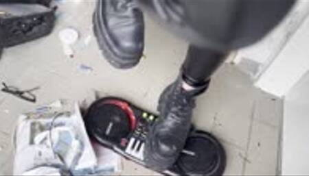 Teddy's piano stood no chance