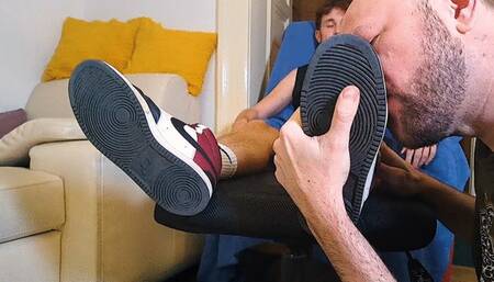 Hot barefolot Carloss