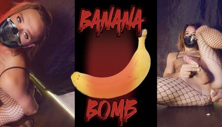 Bitch Fucks Herself with a Banana and Has Fun