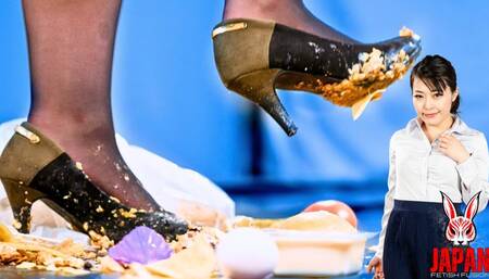 Food Stepped In Office Shoes: Suzuka KAWAI Submerged Between Her Shoes - (4K video)