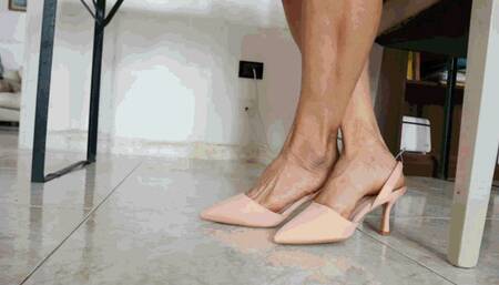 Toe wiggling in in your Shoes WMV (1920x1080) FHD