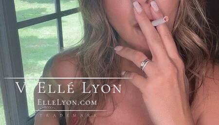 Elle Lyon's Short Stories - Getting Naughty in the Car