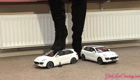 Tiana 2 - Giantess on your cars (Close-up)