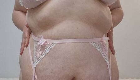 The beauty of my big belly: simply admirable!