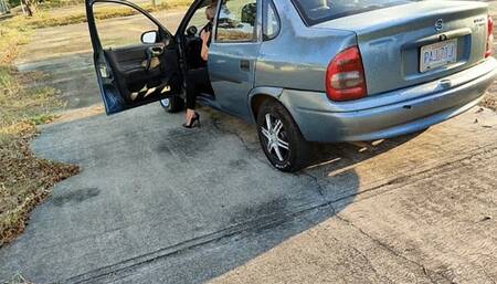 Angelin pumps Chevrolet corsa pedals in high heels (1)