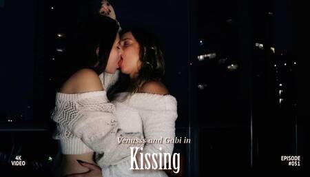 Intense kisses on a sexy night (4K VIDEO)