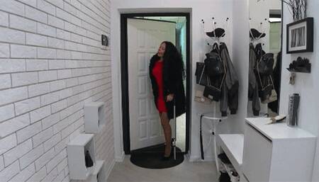 elegant lady with the painful left leg dd