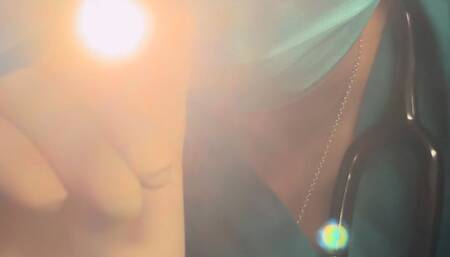 Persönlicher Hausbesuch der Curvy Frau Doktor – OP Kleidung & Deepthroat Blowjob