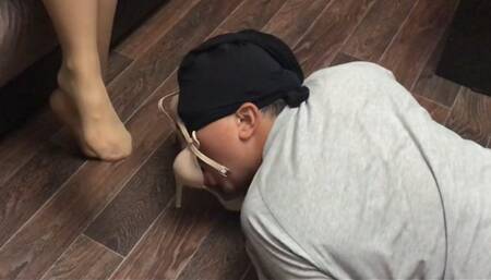 Worship Feet And Piss On Face