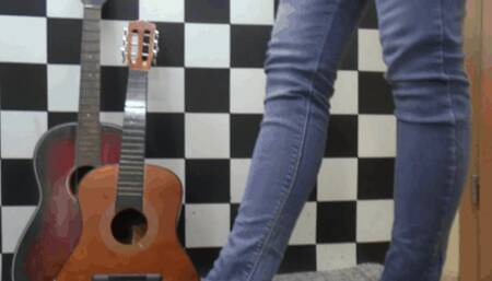 Wooden Guitars meets wooden Mules