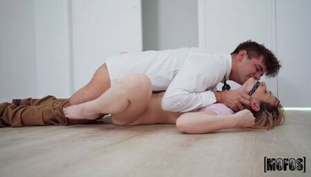 Oral action with cheerful Nia Bleu and Evie Christian from Mofos