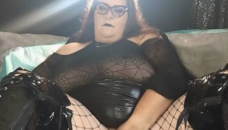 Goth Bbw Smokes and Masturbates