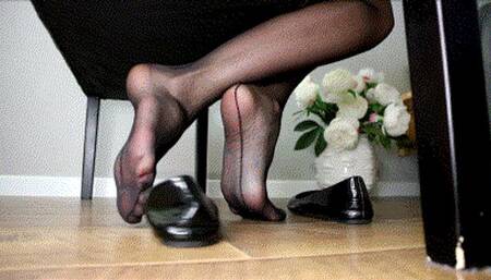 Tonight she play in your favorite lacquered ballet flats