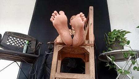 The unique wrinkled soles of a foot goddess with a pronounced arch (1)