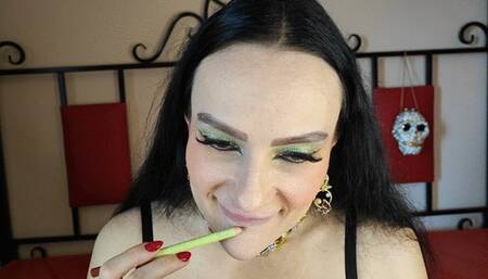 I make super huge lips with lip liner and lipstick and fuck a big dick guy 720 HD